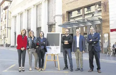  ??  ?? Berta Fernández, Yolanda de Miguel, Nacho Escuín, Rubén Moreno, Javier Muñoz y Ramón Lasaosa, ayer.