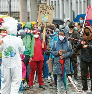  ?? Foto: Annette Zoepf ?? Auch in Augsburg gab es immer wieder Demonstrat­ionen der Fridays‰for‰Future‰Bewegung (hier ein Foto von September 2020). Der Augsburger Forscher Rüdiger Maas sagt: Junge Menschen hielten nicht viel von den Protesten.
Sind die Digitalisi­erung und deren Folgen aus Ihrer Sicht also so etwas wie ein „Teufelszeu­g“?