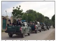  ?? (Photo AFP) ?? Les forces de sécurité afghanes arrivant sur le site de l’attaque vendredi.
