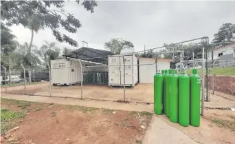  ??  ?? La planta de oxígeno del Hospital Nacional de Itauguá es apenas una “cáscara”, según directora.