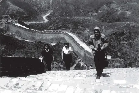  ??  ?? Pierre Ryckmans, who wrote under the name Simon Leys, on the Great Wall of China, 1955