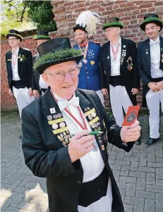  ?? FOTO: WOI ?? Jakob Matheisen (80), Stabsfeldw­ebel und 63 Jahren Spieß.