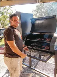  ??  ?? In 2012, Ronnie Killen set up a tent and a table in the parking lot of his Pearland steakhouse after deciding to get back into the business of selling barbecue.