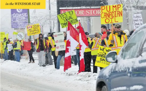  ?? MURRAY MITCHELL / THE ASSOCIATED PRESS ?? Protesters line the road in Kamloops, B.C., where Prime Minister Justin Trudeau spoke at a Liberal fundraiser Wednesday in a fractious climate over energy pipelines.