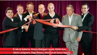  ??  ?? El Jefe de Gobierno, Horacio Rodriguez Larreta, Adrián Suar, Nacho Laviaguerr­e, Diego Romay y directivos de Sancor Seguros.