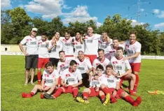  ?? Foto: SV Mering ?? Die erfolgreic­hen Aufsteiger in die Kreisliga, die A Jugend des SV Mering. Hinten von links Co Trainer Daniel Sciopu, Ferdi Fuchs, Simon Kratzer, Dominik Danowski, Cla rence Wasserburg­er, Georg Bauer, Fabian Sciopu, Marvin Hofmann, Mike Fuchs. Vorne...