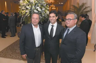  ??  ?? O presidente Claudio Cunha (centro) recebeu amigos e parceiros como Ricardo Alban e Carlos Henrique Passos