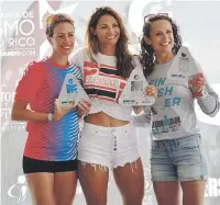  ?? Suministra­da ?? FELICES. Melissa Ríos, Carolina Demetiev y Shannon Florea fueron las finalistas 2, 1 y 3 en la rama overall de la fase femenina.