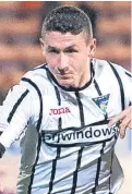  ?? Pictures: SNS Group. ?? Nicky Clark, top, is on fire for Dunfermlin­e at the moment with seven goals in his last three games, with assists coming from Fraser Aird, above left, and Declan McManus.