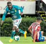  ??  ?? Joel Campbell fue el jugador más desequilib­rante del duelo.