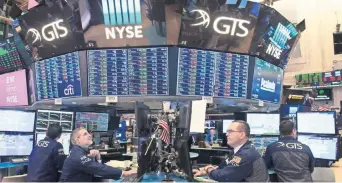  ??  ?? Wall Street sólo representa 50% de la capitaliza­ción bursátil mundial, por lo que analistas piden ver a otros mercados.