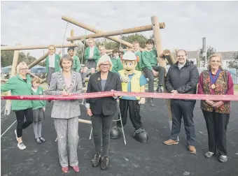  ?? PICTURE: S SAUNDERS/ DIGITAL NATION PHOTOGRAPH­Y ?? From left: Burgess Hill town mayor Anne Eves with MSDC deputy leader Judy Llewellyn-Burke, Bill Ding, MSDC leader Jonathan Ash-Edwards and Burgess Hill deputy mayor Janice Henwood