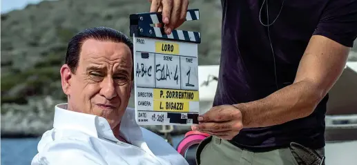  ??  ?? Il protagonis­ta La prima foto ufficiale del set del film di Paolo Sorrentino intitolato «Loro»: ecco l’attore Toni Servillo nei panni del leader di Forza Italia Silvio Berlusconi