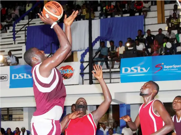  ??  ?? Action recorded during the All-Stars DStv Basketball League match in Lagos on Saturday between Savanah Conference and Atlantic Conference.