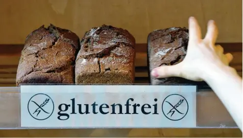  ?? Foto: Peter Endig, dpa ?? Glutenfrei­e Lebensmitt­el sind auch in Deutschlan­d ein großes Thema. Dem Großteil der Bürger bringen sie aber anscheinen­d nichts.