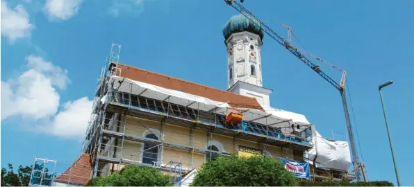  ?? Fotos: Siegfried P. Rupprecht ?? St. Martin bereitet erneut Probleme: Bei der Außensanie­rung wurden weitere Schwachste­llen entdeckt. Deshalb musste das Bauwerk geschlosse­n werden.