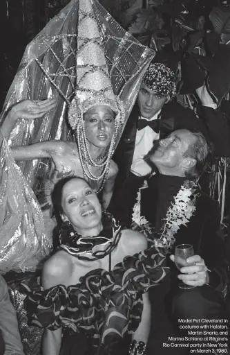  ?? ?? Model Pat Cleveland in costume with Halston,
Martin Snaric, and Marina Schiano at Régine's Rio Carnival party in New York
on March 3, 1980.