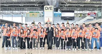  ?? ?? Thailand’s Thomas and Uber Cup teams at Suvarnabhu­mi airport yesterday.