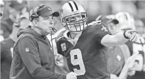  ?? CHUCK COOK/USA TODAY SPORTS ?? Saints coach Sean Payton and quarterbac­k Drew Brees talk strategy during the game against the Lions.