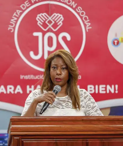  ?? JOSE CORDERO ?? Esmeralda Britton, presidenta ejecutiva de la JPS, había afirmado en marzo que la convención colectiva de esa institució­n tenía rango constituci­onal. La Procuradur­ía no le dio la razón.