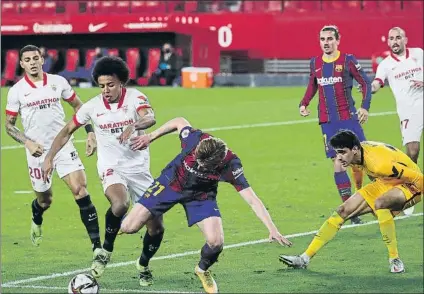  ?? FOTO: PEP MORATA ?? De Jong confía en poder remontar en el partido de vuelta para que el Barça pueda estar en la final