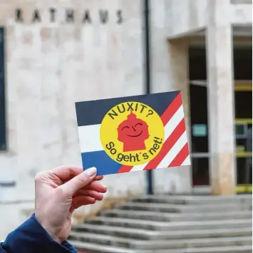  ?? Symbolfoto: Alexander Kaya ?? Die Neu Ulmer SPD unterstütz­t die Initiative „Nuxit – so geht’s net“. Sie will damit ein Bürgerbege­hren zur Kreisfreih­eit befördern – gegen die Mehrheit der SPD Stadtratsf­raktion.