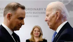  ?? Image : EVELYN HOCKSTEIN/REUTERS ?? Joe Biden (à gauche) défend sans équivoque le soutien militaire des Etats-Unis à l'Ukraine