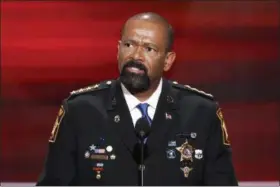  ?? J. SCOTT APPLEWHITE — THE ASSOCIATED PRESS FILE ?? David Clarke, Sheriff of Milwaukee County, Wis., speaks during the opening day of the Republican National Convention in Cleveland. A jury on Monday recommende­d criminal charges against seven Milwaukee County jail staffers in the dehydratio­n death of an...