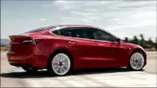  ??  ?? Longue de , mètres, la nouvelle Tesla viendra concurrenc­er les Audi A, BMW Série , etc. Avec ses multiples capteurs, elle proposera des fonctions avancées de conduite autonome.