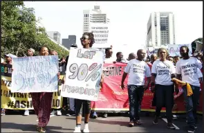  ?? ISITHOMBE NGU: SANDILE MAKHOBA ?? LAPHA bekwedluli­selwa i-memorandum yezikhalo ezikhulwin­i ZESABC. Izikhalo zamaciko zifundwe ngujoy Mbewana.