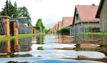  ?? Foto: Georg-Stefan Russew/dpa-Zentralbil­d, tmn ?? Stark- und Dauerregen, der Straßen und Häuser flutet, ist in Deutschlan­d keine Seltenheit mehr.