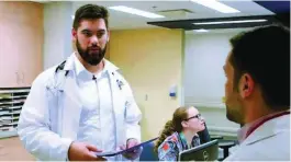  ??  ?? Laurent Duvernay-Tardif, jugador de los Chiefs, ahora en primera línea contra la covid