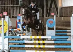  ?? Foto: Martina Haussmann ?? Amelie Fröhlich zeigte mit ihrem Pferd Pelle beim E Springen eine tolle Leistung, die sie aufs Treppchen brachte.