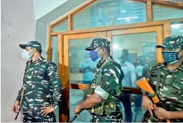  ??  ?? Security personnel stand guard outside the CBI office, Nizam Palace, in Kolkata on Monday. The Calcutta High Court issued a stay order on the bail of the four TMC leaders who were arrested Monday in the Narada sting case.