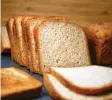  ??  ?? Zutaten mit zwei Vorteigen / Toast-Backform und das fluffige Brot.