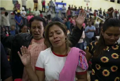  ?? FOTO: TT/AP/MOISES CASTILLO ?? Hundratals migranter sökte skydd i ett temporärt boende i Chiquimula, Guatemala.