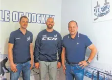  ?? FOTO: VEREIN ?? Sascha Paul (sportliche­r Leiter EV Lindau Islanders), Christ Stanley, Vorsitzend­er Bernd Wucher.
