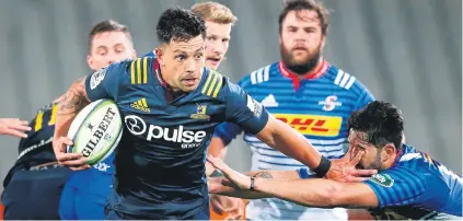  ?? Picture: AFP ?? JUGGERNAUT. Rob Thompson of the Highlander­s breaks through the tackle of EW Viljoen of the Stormers to score a try during their Super Rugby match in Dunedin yesterday.