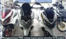  ??  ?? Menggantin­ya PNP, cukup lepas spion standar PCX pakai kunci 14 mm dan pasang spion Click