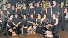  ?? FOTO: URSULA KLIEBHAN ?? Ein Foto von 2005: Damals war die Gruppe noch größer und die Damen überrascht­en ganz in Schwarz als „Ladies in Black“.