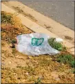  ?? WILL HOOPER/Taos News ?? A plastic grocery bag sits alongside Paseo del Pueblo Sur.