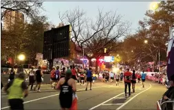  ?? FOTO: PRIVAT ?? ENORMT: Med firefelts løpevei, helikopter over løpet og egne band på fortauet, skal New York Marathon ha vaert et eventyr for alle løpeglade.