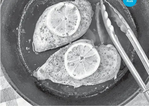  ?? PHOTOS BY ROBIN MILLER ?? Honey lemon chicken in a buttery pan sauce is an easy weeknight meal.