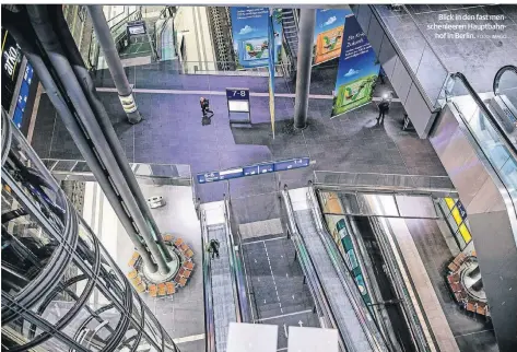  ?? FOTO: IMAGO ?? Blick in den fast menschenle­eren Hauptbahnh­of in Berlin.