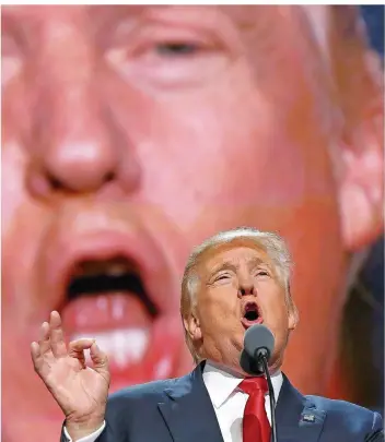  ?? FOTO: REYNOLDS/DPA ?? Schon im Wahlkampf erklärte Donald Trump, was er will: „America first“. Als US-Präsident blieb es lange bei Worten, doch aktuell macht er ernst. Und ist sehr zufrieden mit sich, während seine Außenpolit­ik Wellen schlägt.