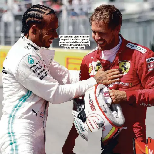  ??  ?? Gut gemacht! Lewis Hamilton zeigte sich als fairer Sportsmann und gratuliert­e Sebastian Vettel, der ausnahmswe­ise heute vor ihm steht.