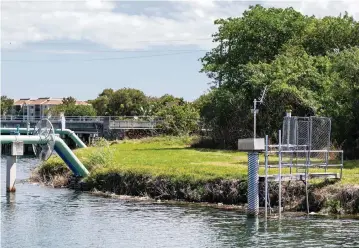  ?? MATIAS J. OCNER mocner@miamiheral­d.com ?? A groundwate­r sampling well, right, off Black Creek Trail near U.S. 1 and Southwest 117th Avenue.