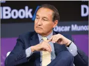  ?? MIKE COHEN — THE NEW YORK TIMES ?? When Oscar Munoz became United’s chief, the airline was dealing with issues stemming from its Continenta­l merger.