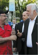  ??  ?? PHOTO ANNIE T. ROUSSEL Philippe Couillard a rencontré des électeurs, hier soir au FEQ.