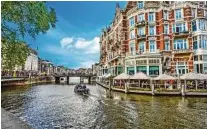  ?? GSW TOURISTIK AG ?? 72 Kabinen laden zum entspannte­n Verweilen an Bord ein Amsterdam ist für seine unzähligen Kanäle (Grachten) berühmt